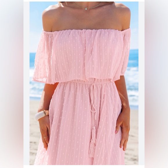 Dresses & Skirts - 🆕 Pink Maxi Dress size L